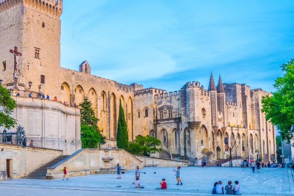 camping-avignon-palais-papes
