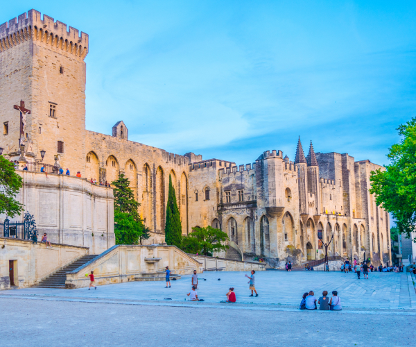 camping-avignon-palais-papes
