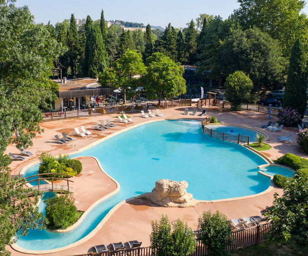 camping-pont-avignon-piscine